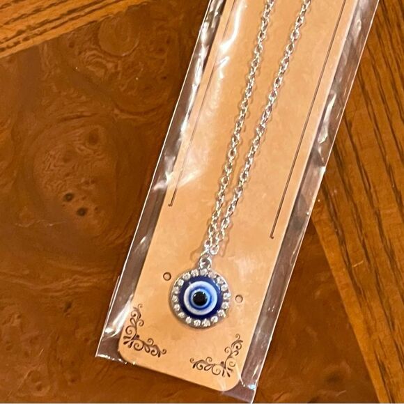 👁️ Silver Evil Eye Pendant Necklace 👁️ - Picture 8 of 12